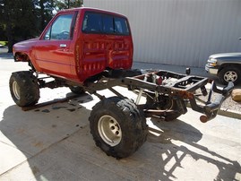 1986 TOYOTA PICK UP RED 2.4 MT 4WD Z20052